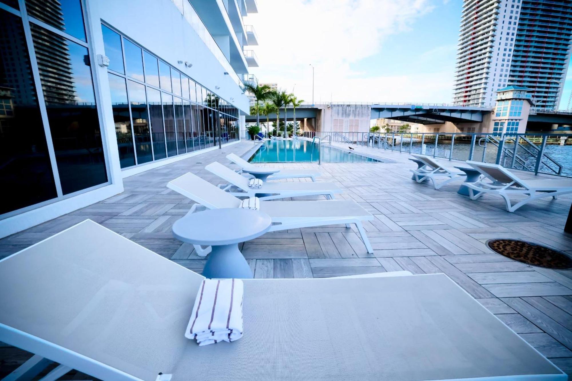 Diamond In The Sky Villa Hollywood Buitenkant foto